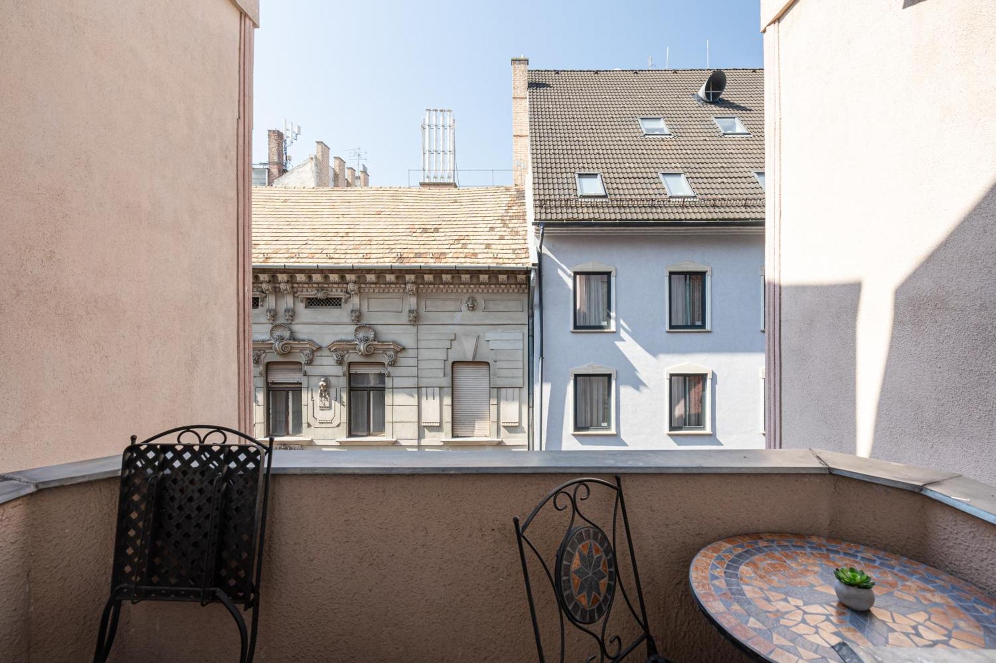 Dorsett Heights Apartment Budapest Bagian luar foto