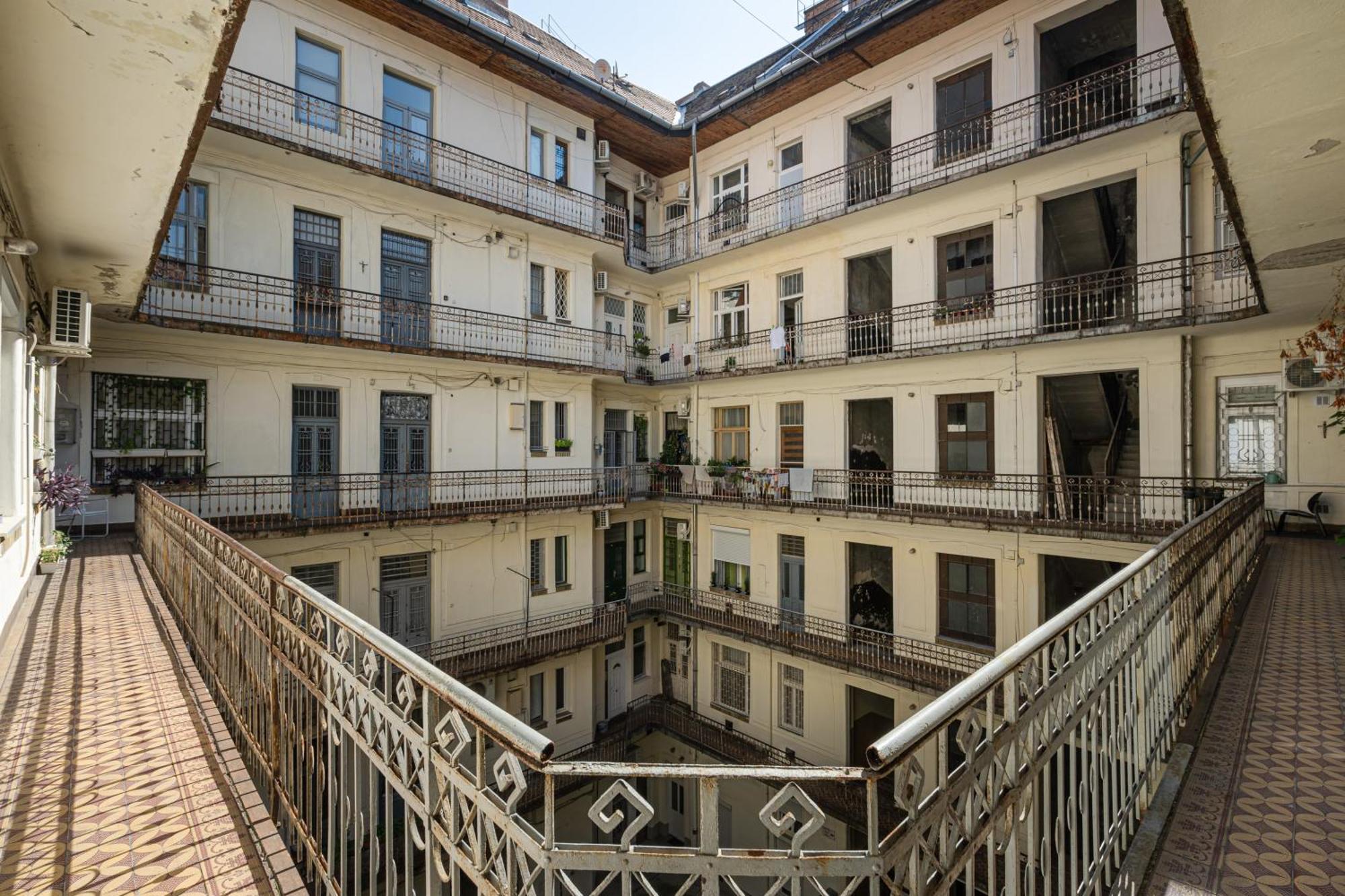 Dorsett Heights Apartment Budapest Bagian luar foto